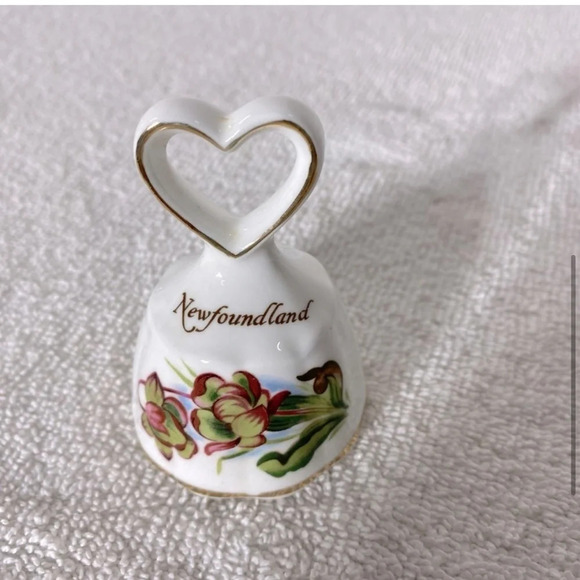 Vintage Newfoundland Ceramic Souvenir Bell - Picture 5 of 9
